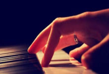 冰岛艰难取胜，成功进军下一轮